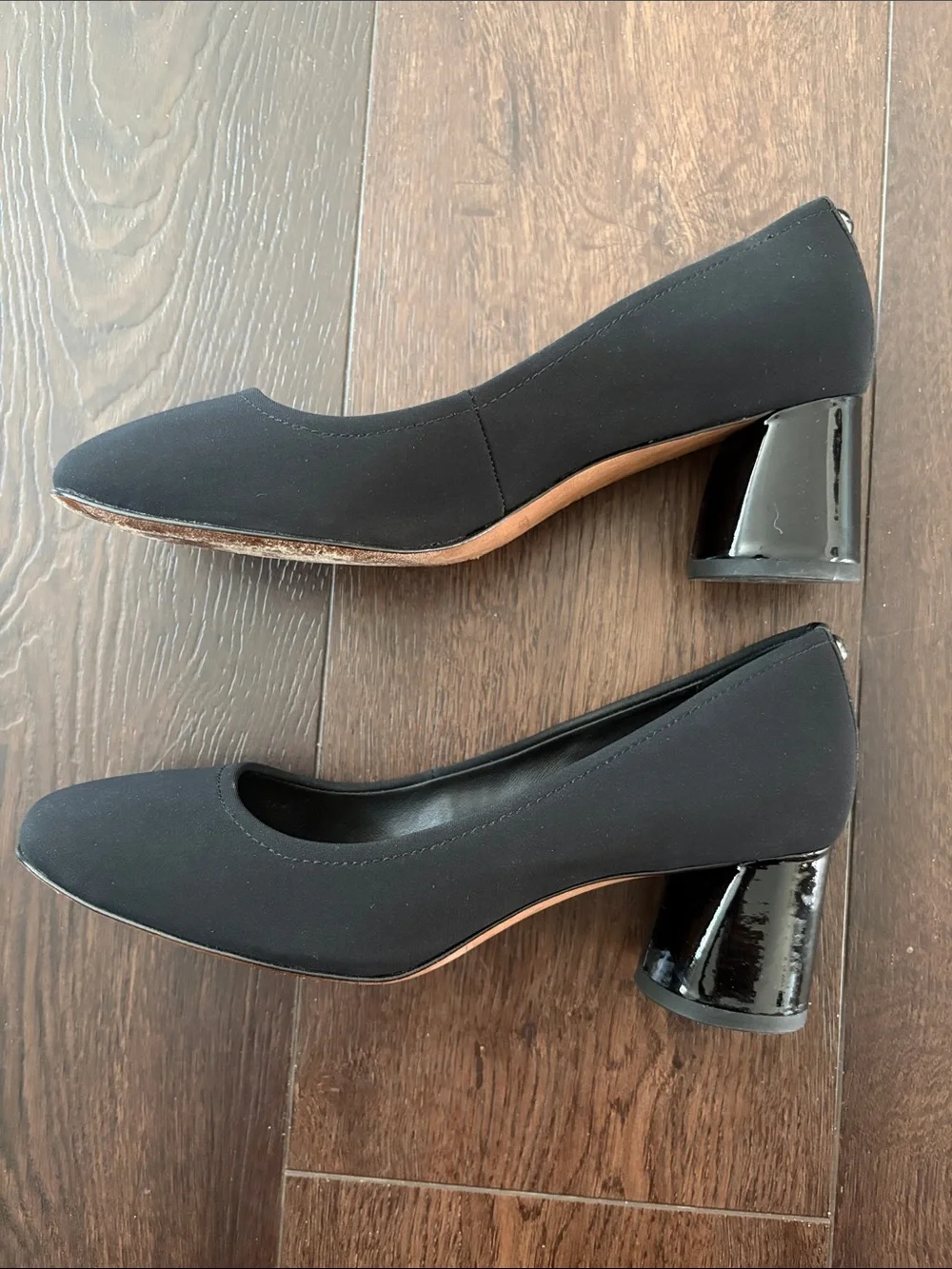 Women's Donald/Pliner Black Round-Toe Block Heel Pumps Size 6.5